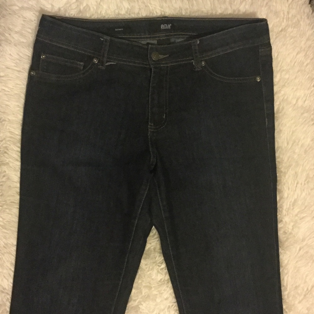 Dark wash skinny jeans size 31/12