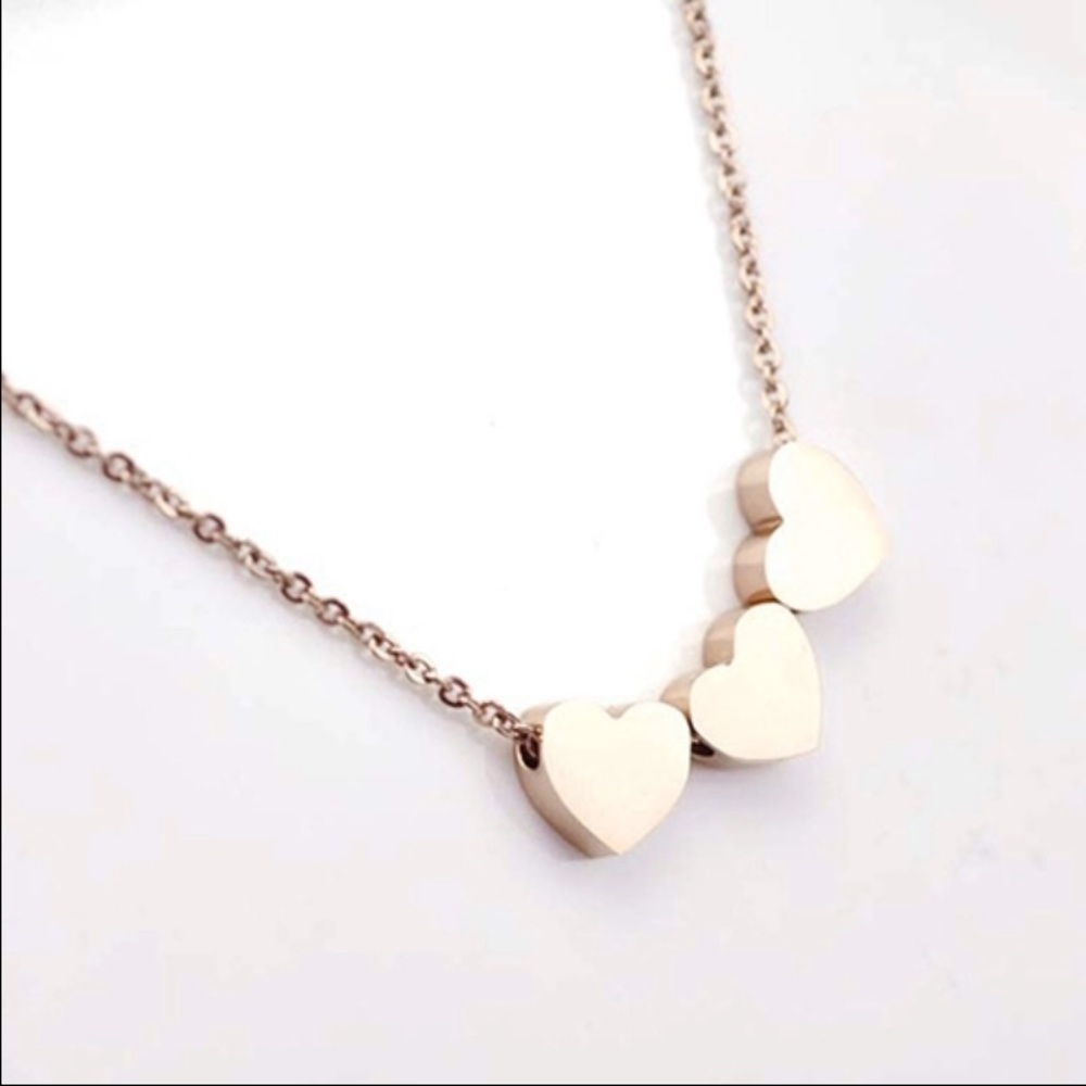 Gold tiny hearts necklace - Picture 1 of 4