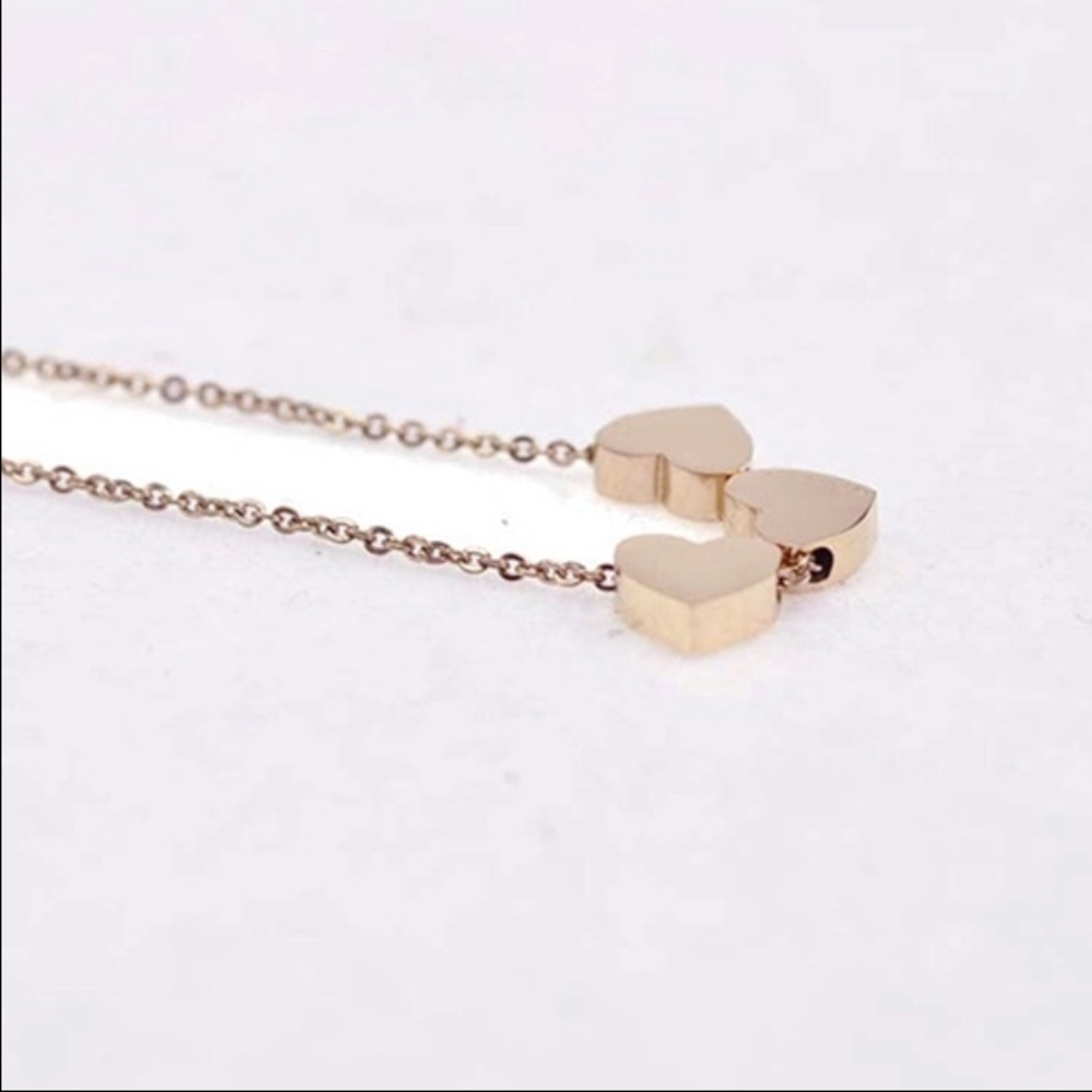 Gold tiny hearts necklace - Picture 4 of 4