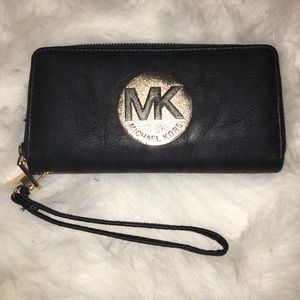 Micheal kors wristlet