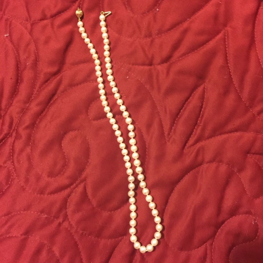 Authentic pearl necklace. 14k gold clasp.