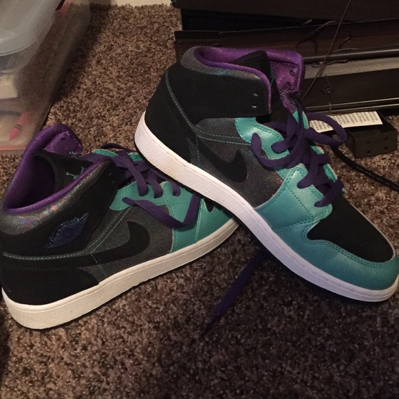 Nike shoes - Picture 1 of 1