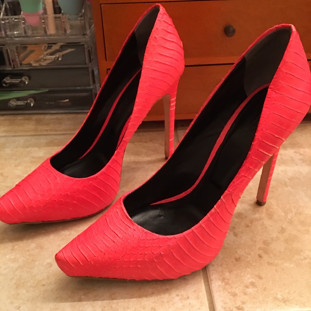 Snakeskin type Orange Heels!!