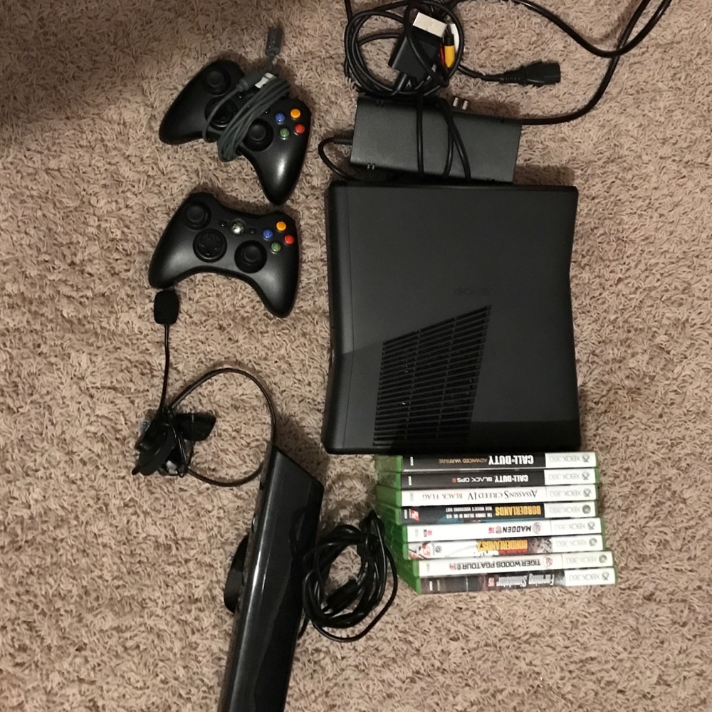 Xbox 360, 2 controllers, Kinect, headset, 8 games