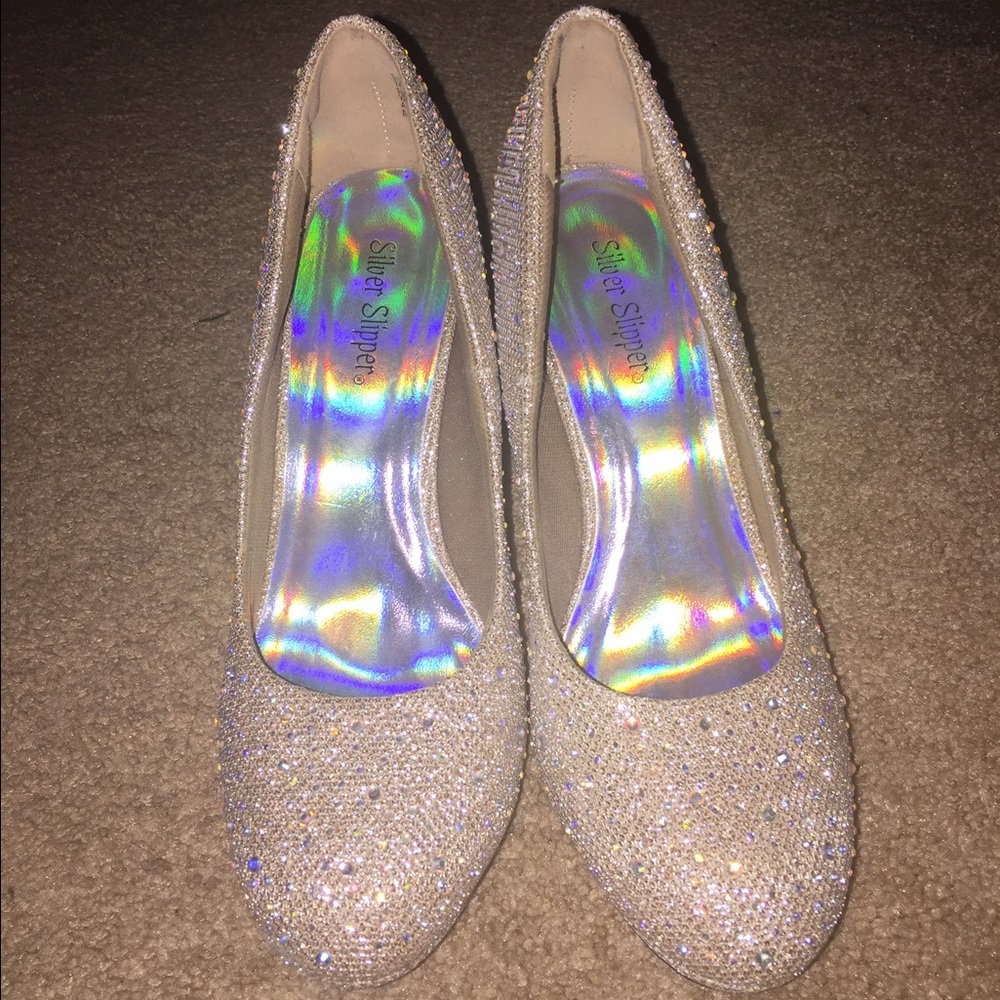 Beautiful Iridescent heels!