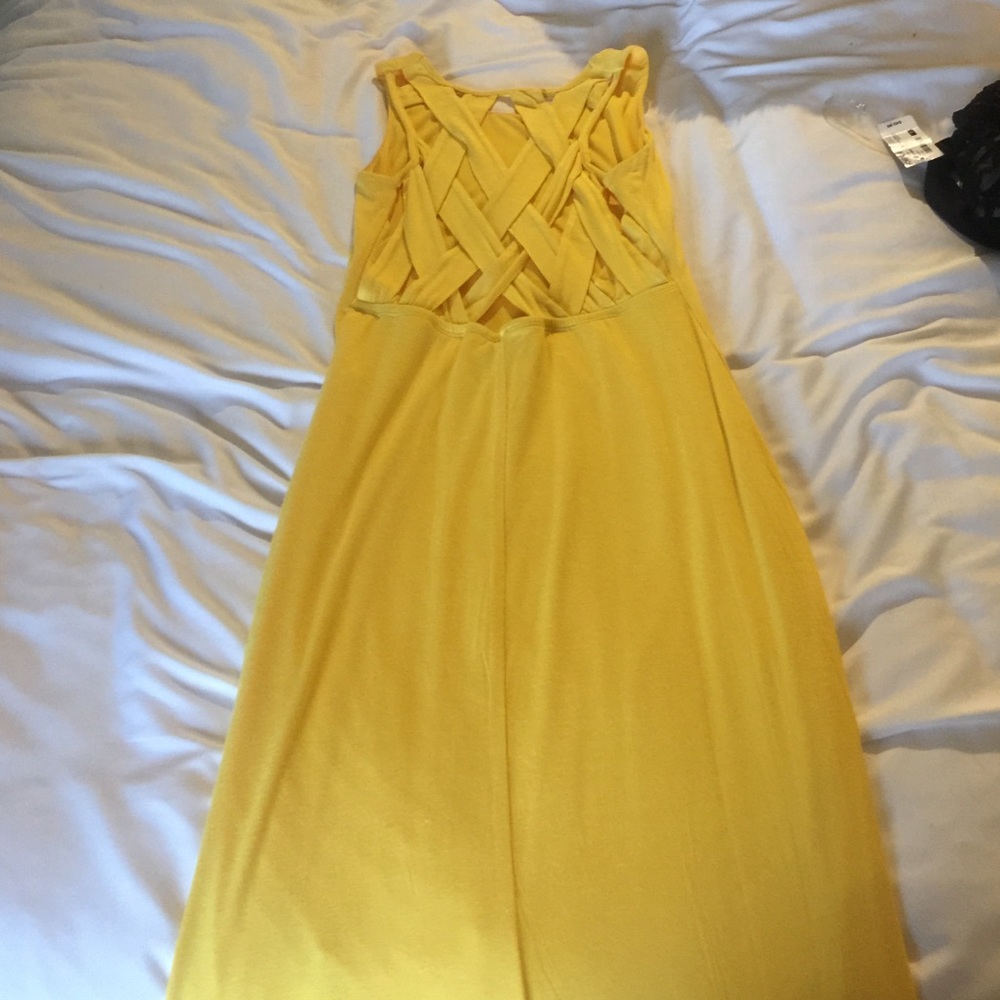 New yellow body-con summer dress