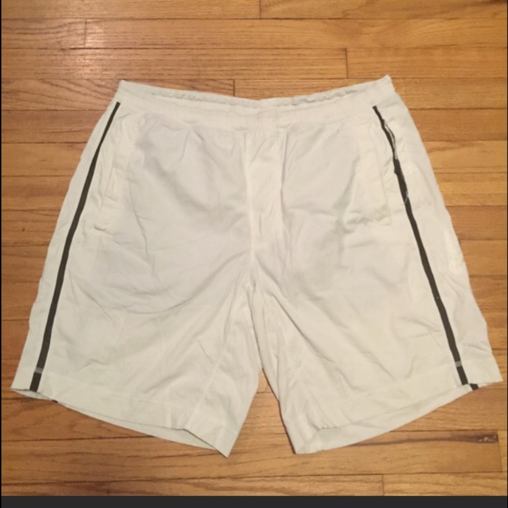 Lululemon pace breaker shorts large