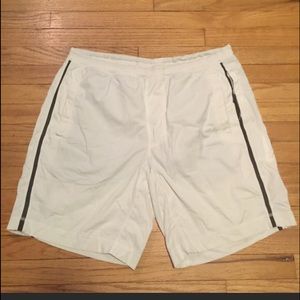 Lululemon pace breaker shorts large