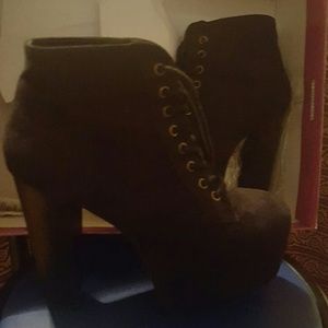 High heels boots