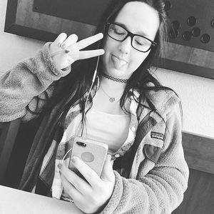 Meet your Posher, Alexis