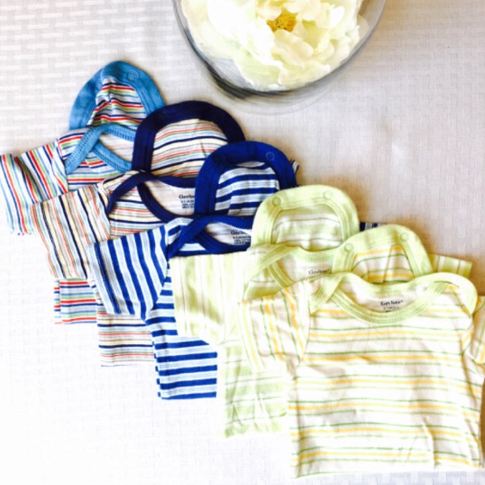 5 Carter's onesie bundle 0-3 Months
