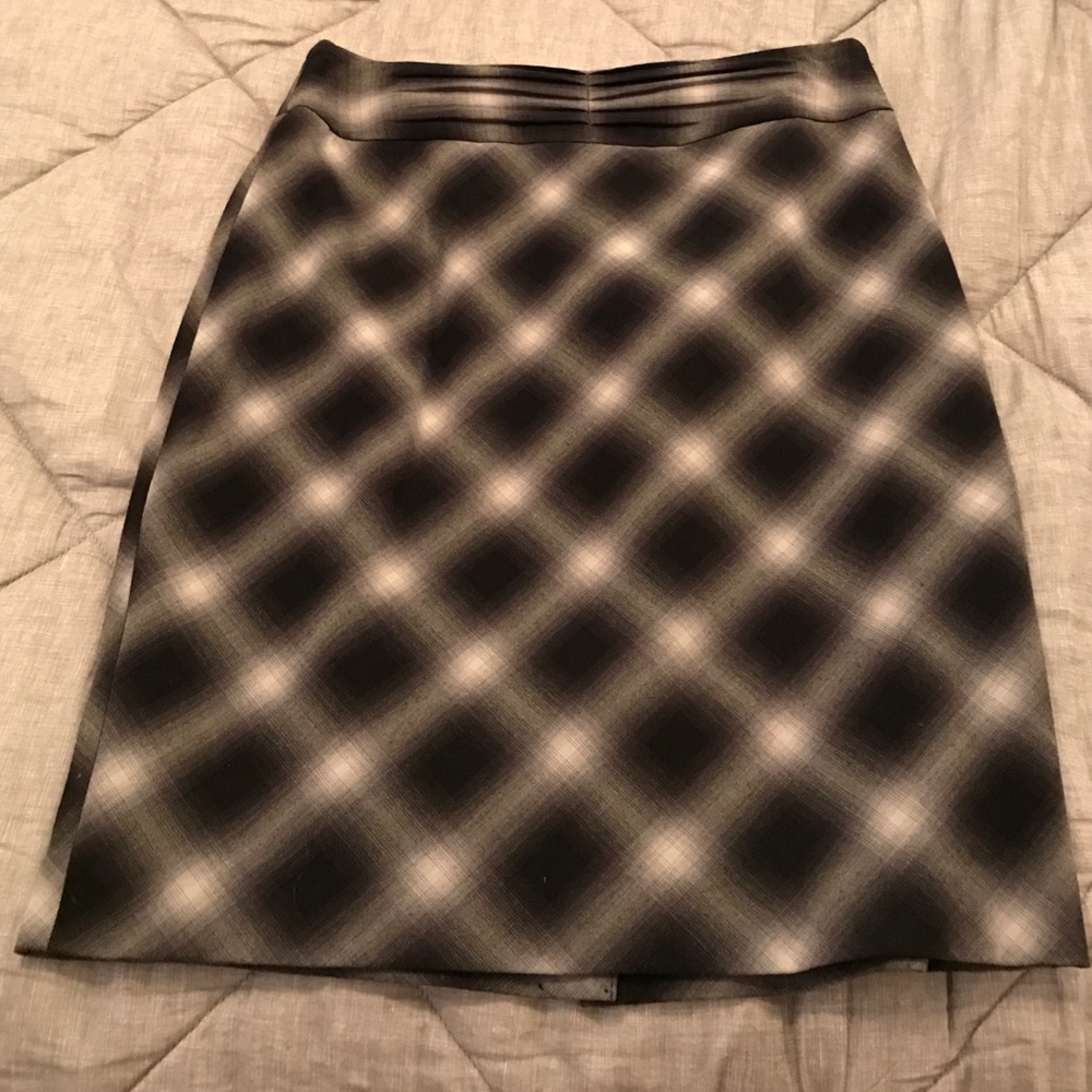 The Limited Black and White Pencil Skirt. Size 10.