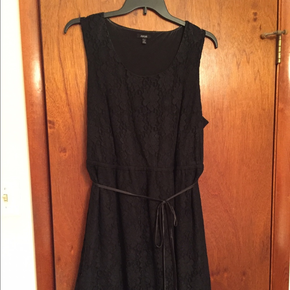 Used 2X lace black dress