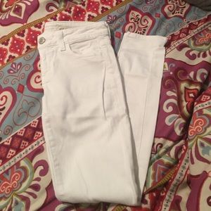 White skinny jeans
