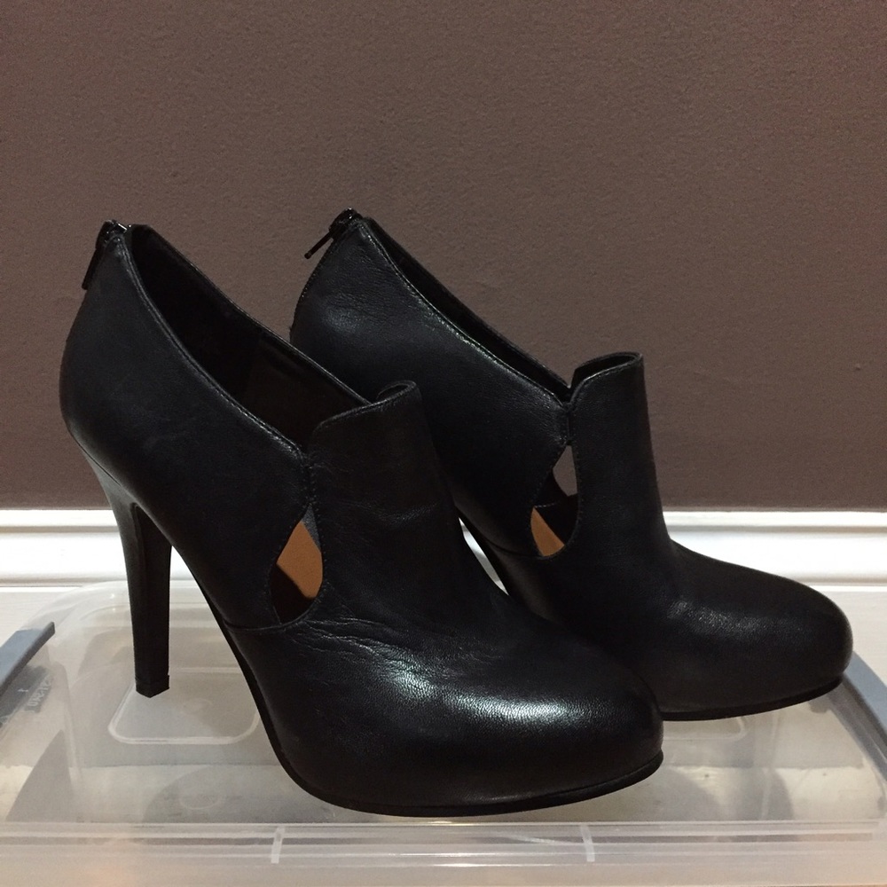 Nine West Zip Booties