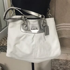 Coach 👛 purse and throwing in the wallet🎊