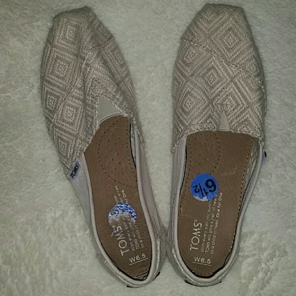 TOMS Size 6.5