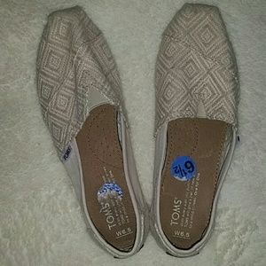 TOMS Size 6.5