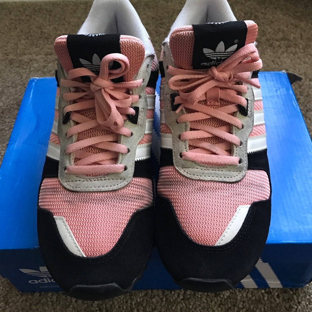Adidas black/pink sneakers