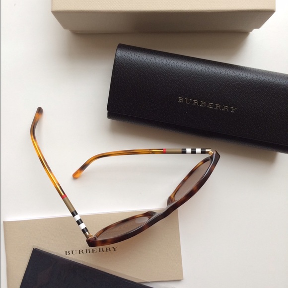 NWT Burberry Sunglasses main image 5