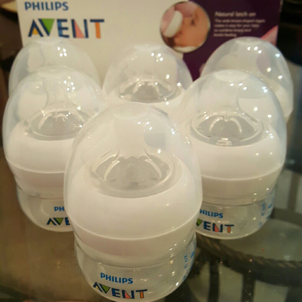 6 like new 2oz Avent bottles