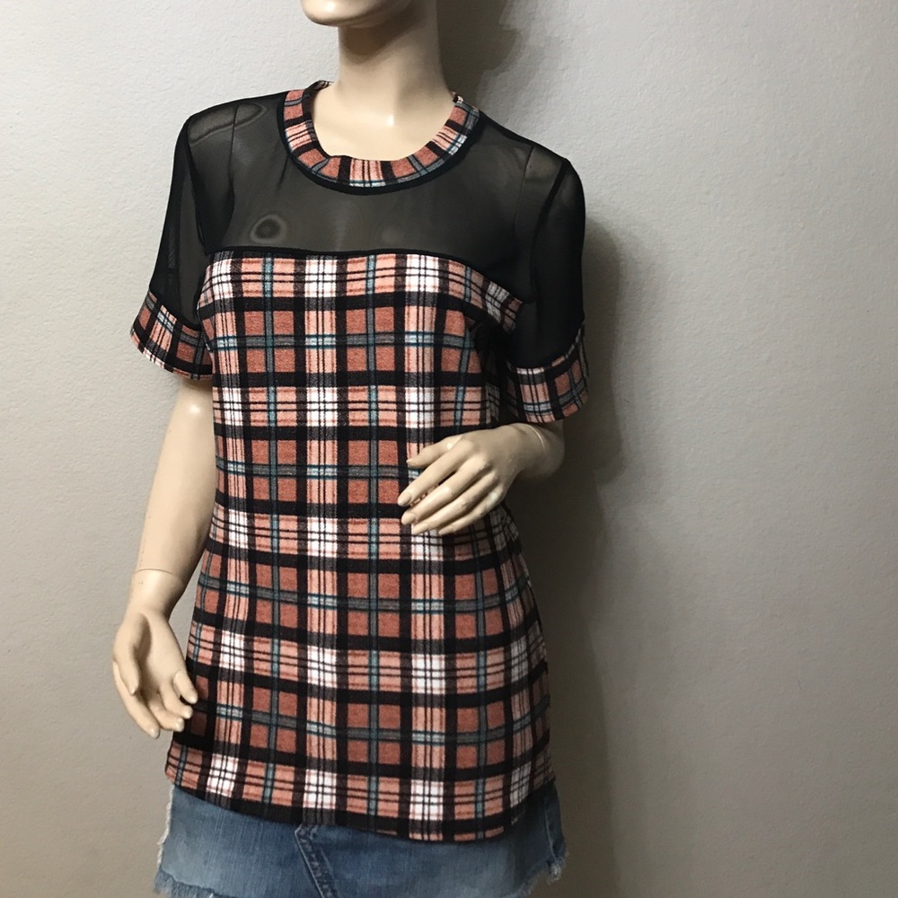 💕 NWOT PLAID SHORT SLEEVE TOP💕