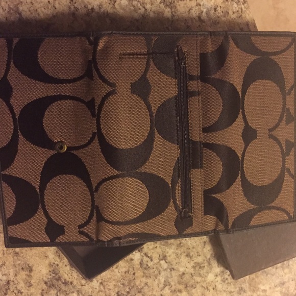 New Authentic Coach Leather Wallet Brown - Picture 3 of 3