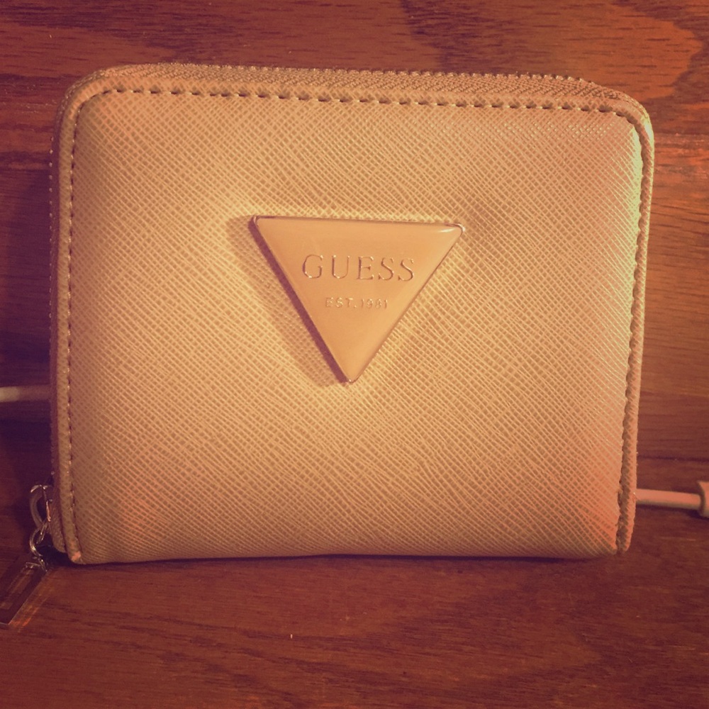 NWOT Guess wallet 🤗