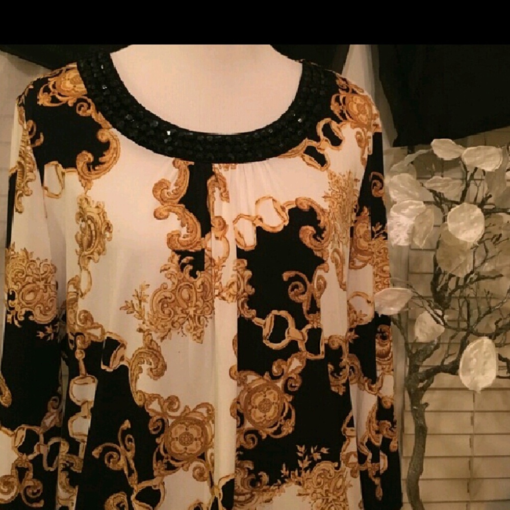 JM Collection  Beautiful blouse.