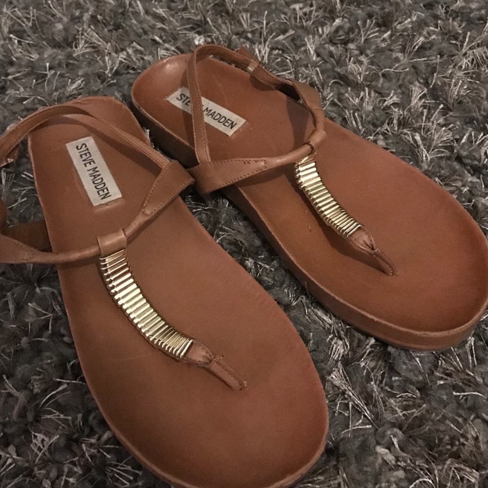Steve Madden Sandal with gold detail