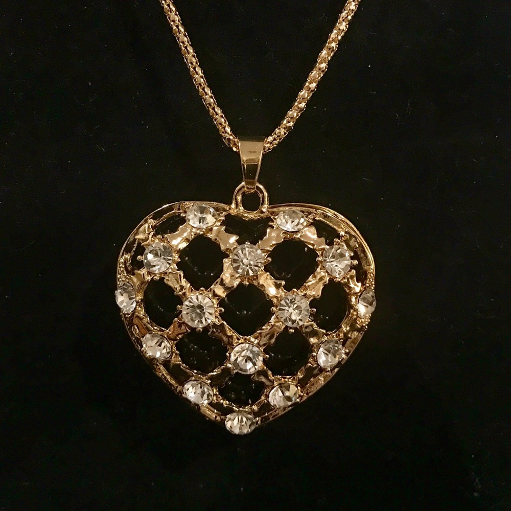 NWT Betsey Johnson Heart Pendant & Necklace