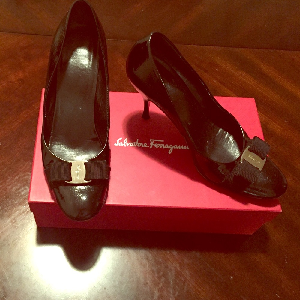 Salvatore Ferragamo Blk Patent Leather Pumps + Bow