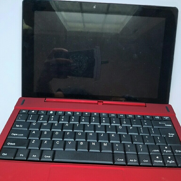 Polaroid 2-In-1 Tablet and Keyboard - Picture 2 of 3