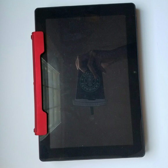 Polaroid 2-In-1 Tablet and Keyboard - Picture 3 of 3