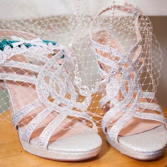 Stunning Silver High Heels Size 8 - Picture 1 of 4