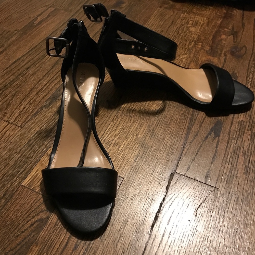 Black wedges