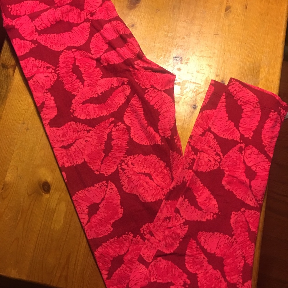 MAKE AN OFFER! Brand New LuLaRoe Leggings OS