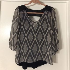 Black/white blouse