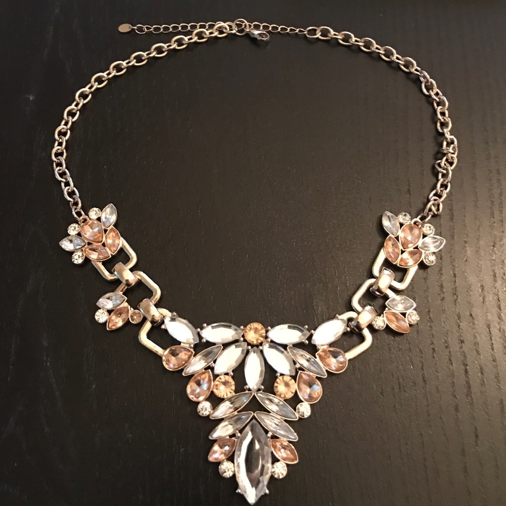Collar necklace