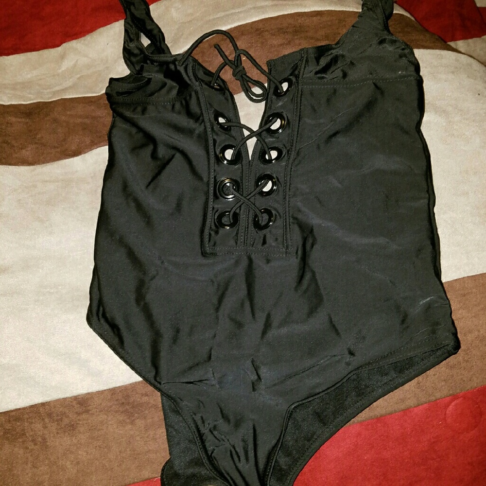 Low cut one peice bathingsuit