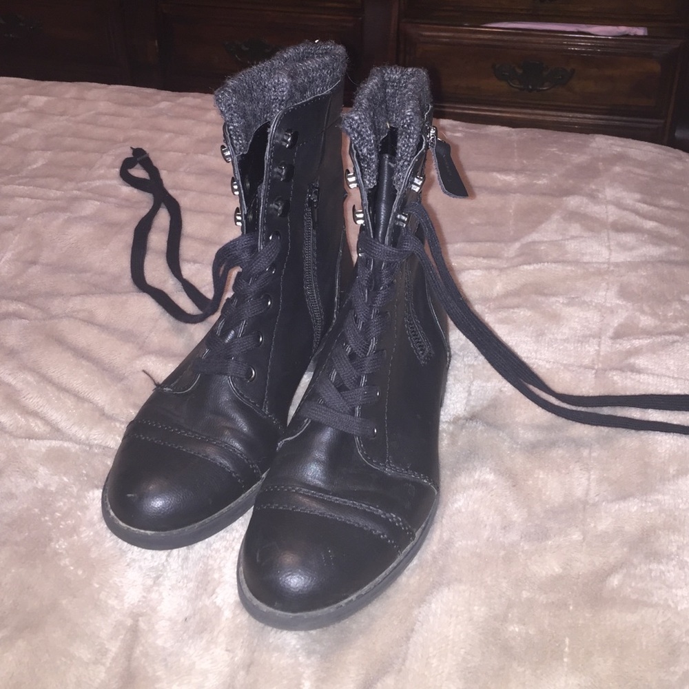 Combat boots