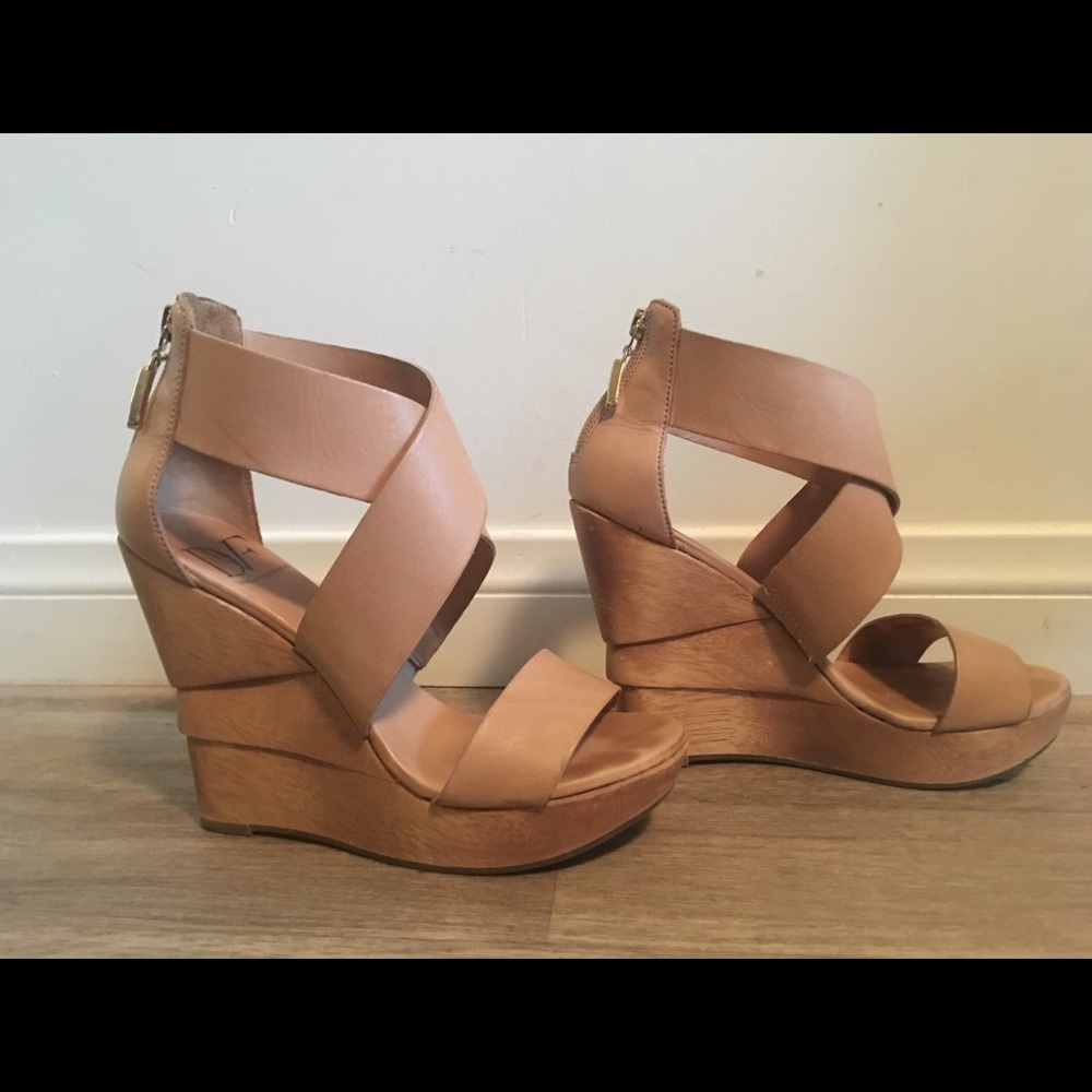Authentic Diane Von Furstenberg DVF Brand wedges