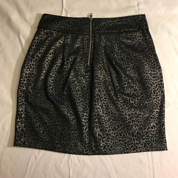 Black and silver leopard print skirt - Picture 2 of 3