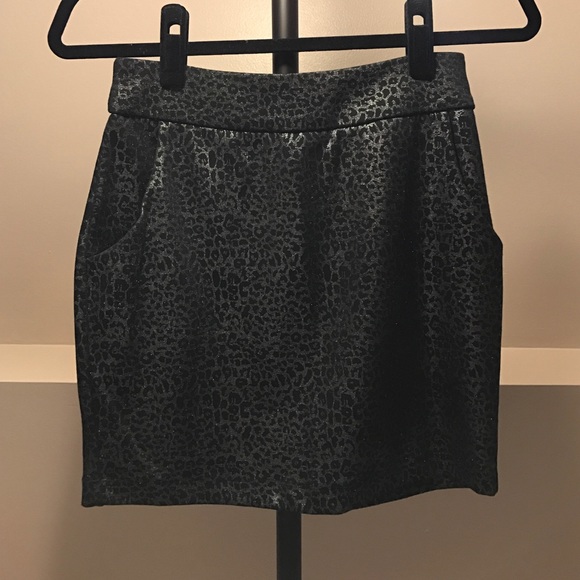 Black and silver leopard print skirt - Picture 3 of 3