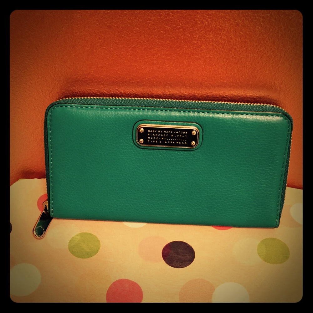 Marc By Marc Jacobs New Q - Vertical Zippy Wallet
