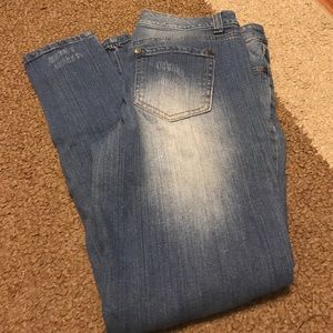 2b Bebe Ripped Jeans Size 29