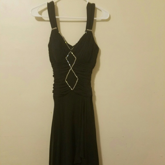 Formal dress - Picture 2 of 4
