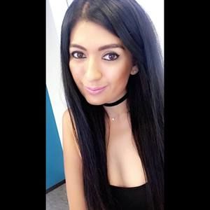 Meet your Posher, Leonela