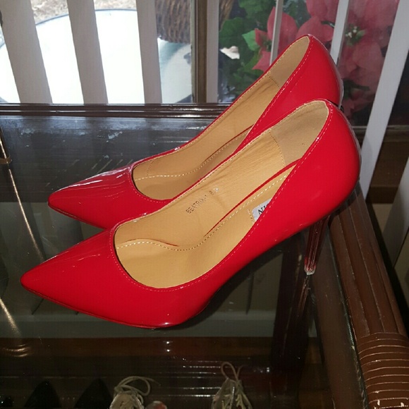Gorgeous red shoe with red bottom - Picture 3 of 4