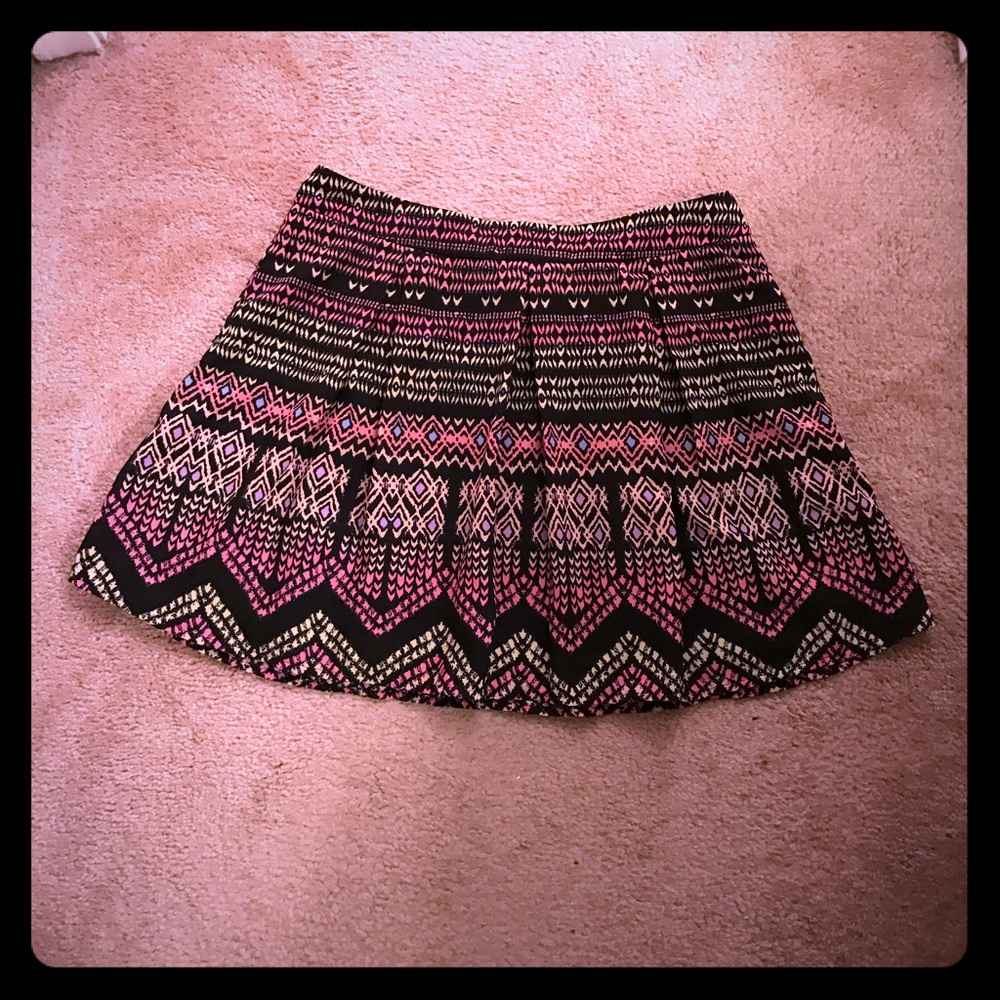 Patterned mini skirt